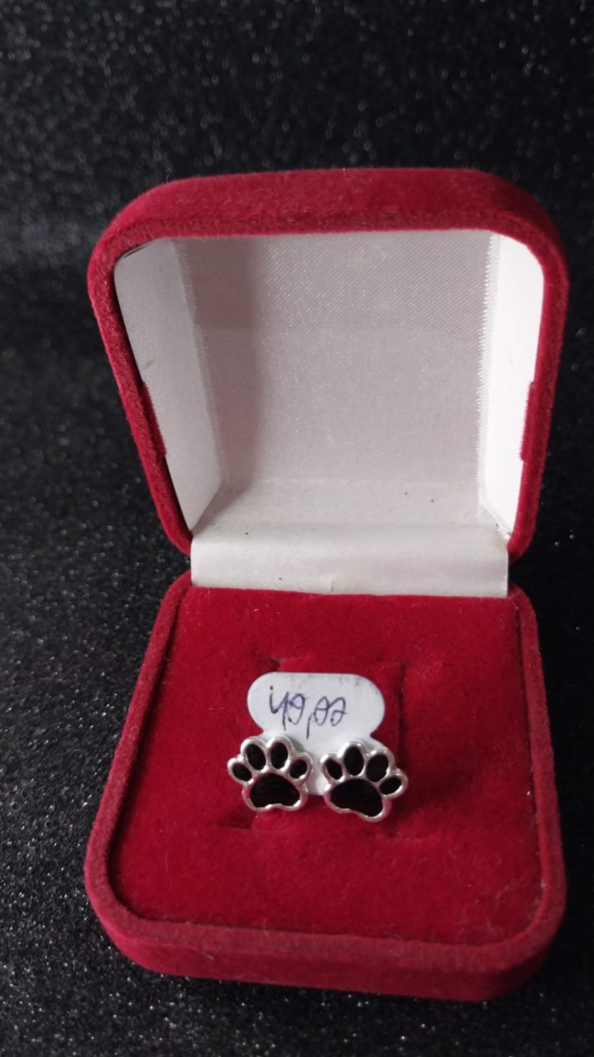 BRINCO PRATA PATINHA DE CACHORRO PRETA