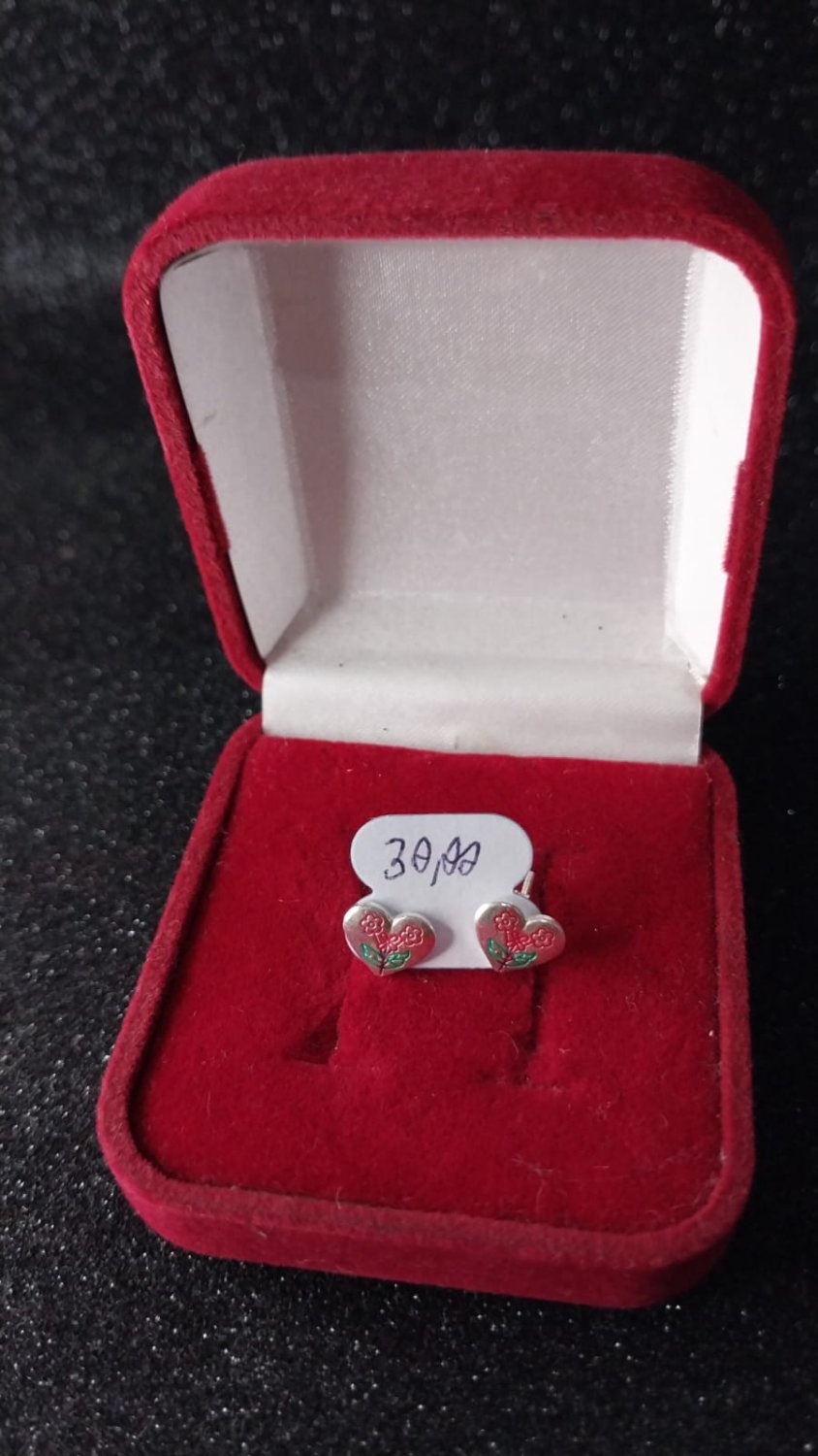 BRINCO PRATA CORAÇÃO COM FLOREZINHAS